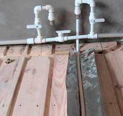 Монтаж водяных контуров на деревянный модуль